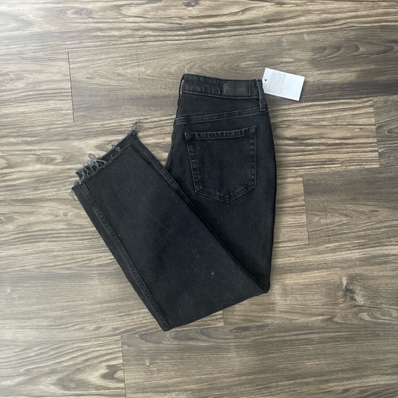 Hollister Stretch Ultra HighRise Mom Jeans - Picture 1 of 8